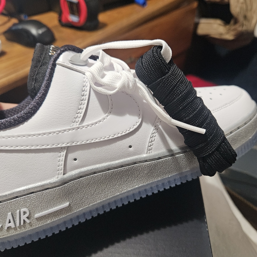 Nike Air Force 1 ’07 SE ‘White Metallic Silver’ DX6764-100 - Size 6 Women - Picture 10 of 10